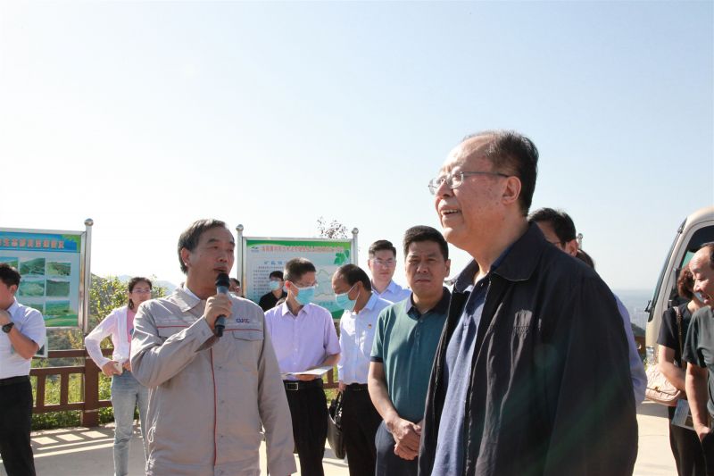 
				   
					河南省人大常委會(huì)黨組副書記、副主任馬懿一行到洛陽黃河同力調(diào)研
				 